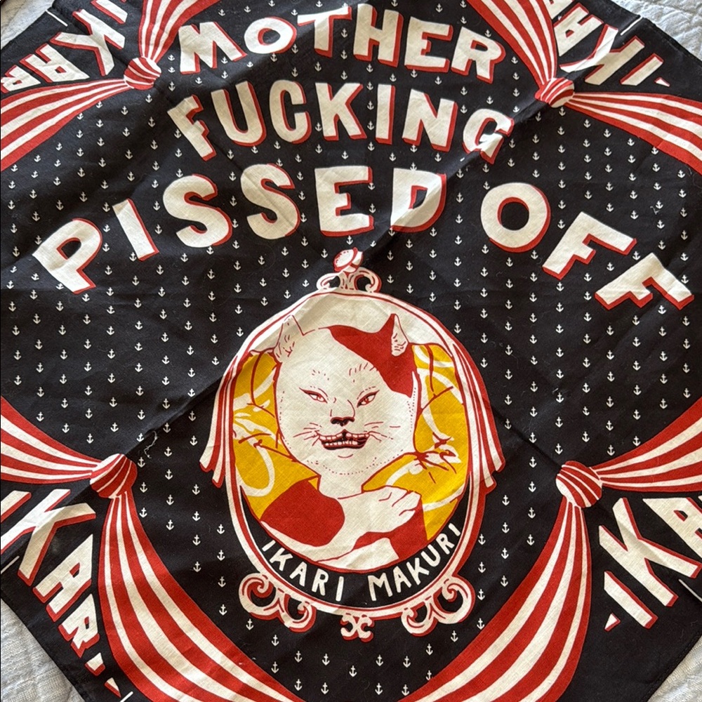 Ikari Makuru Black and Red Graphic Bandana